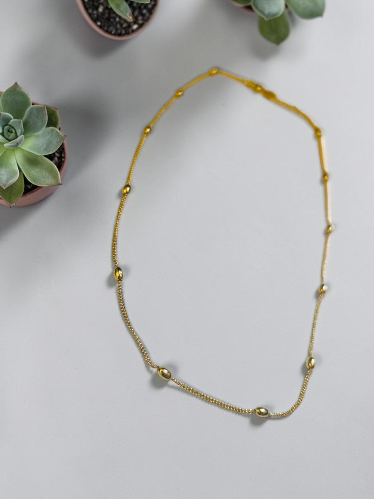 Collar Minimalista con Mini Balines